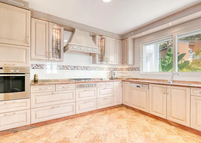 Exclusive With Panoramic Sea Views