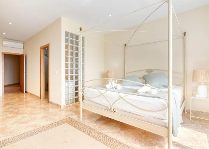 Exclusive With Panoramic Sea Views *